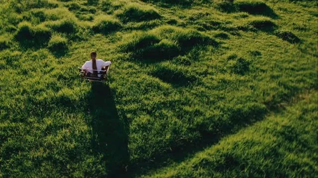 Just wanna give a huge thank you to @lutchiestudios for engineering this baby and @masteraflat for leading the sound! @unarams for writting a lot of my favourite songs with me @greg.abrahams and @dolfwillemse for production @teddymo_tee for the amazing guitars @therealcya for the base on Spoonky @youngstunna_rsa for making Spoonky so special @eastcoast_earl for production @iam6teen for production @imnotgoofy for production @lordkez and @marsbabymusic for being the sauce to it all @friendsandfamilyagency_ for helping with the cover and my team being @elizabethdonnell and @nokwamth02 for just being there till the end let’s make another one!🤣