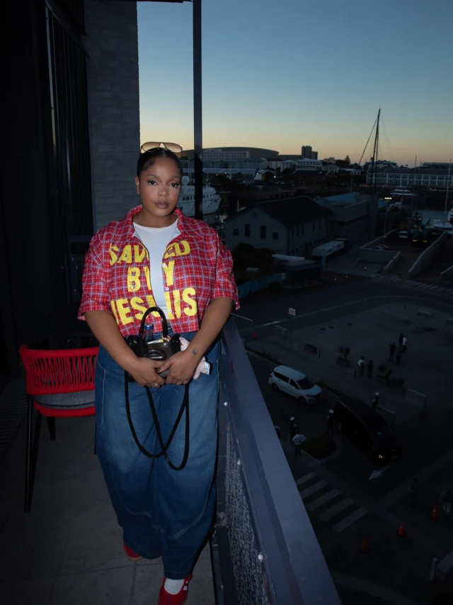 That’s a wrap with my fam at @sunglasshut thank you for the most beautiful year ❤️ home safe 🌤️ 📸: @portrayedby_